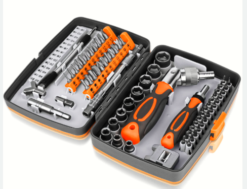 RATCHETING DRIVER WITH SOCKET SET